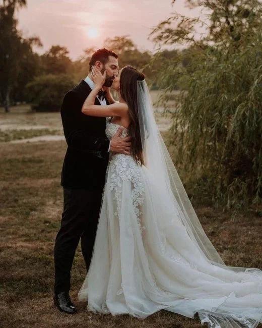 Elegant Boho A-Line Sleeveless Wedding Dresses with Lace (ZD14687)