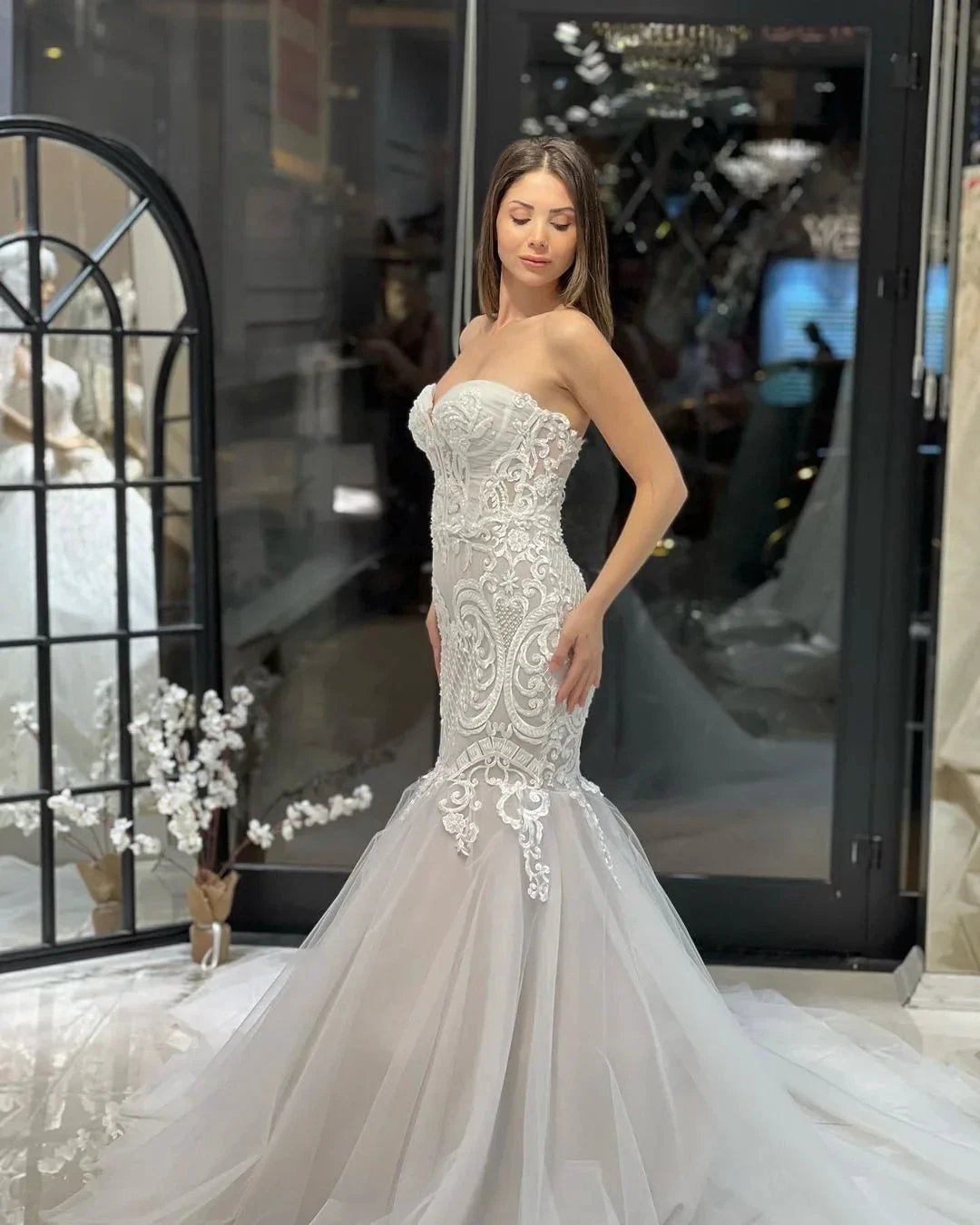 Elegant Floor Length Sweetheart Sleeveless Mermaid Lace Wedding Dress with Appliques (ZD14790) - View 2 | VelvetHem
