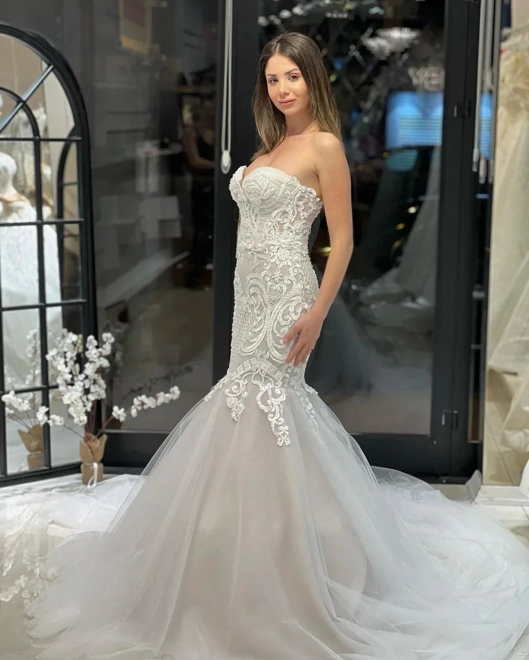 Elegant Floor Length Sweetheart Sleeveless Mermaid Lace Wedding Dress with Appliques (ZD14790) - View 4 | VelvetHem