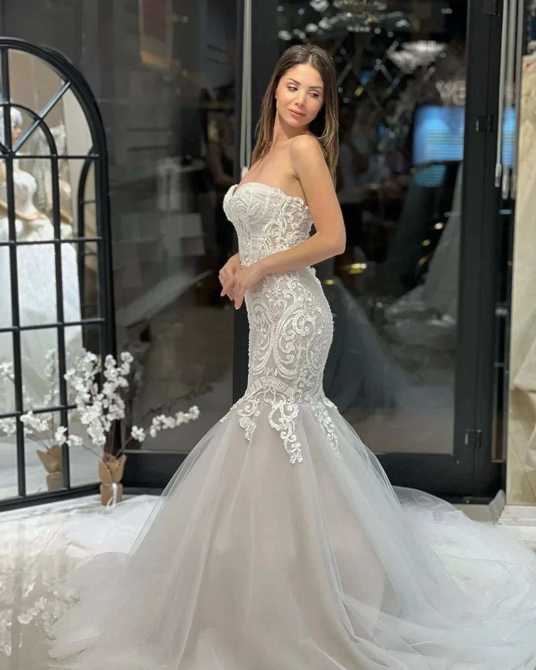Elegant Floor Length Sweetheart Sleeveless Mermaid Lace Wedding Dress with Appliques (ZD14790) - View 5 | VelvetHem