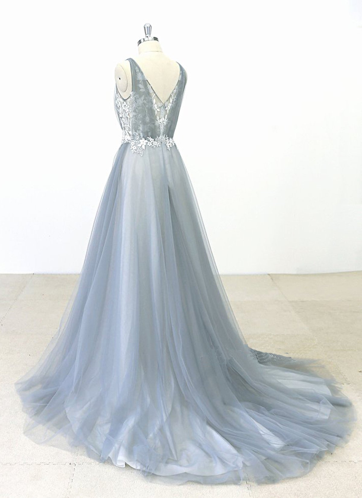 Elegant Gray Tulle Round Neck Beach Wedding Dress Jewel Sweep Train Bridal Gowns On Sale (ZD17450)