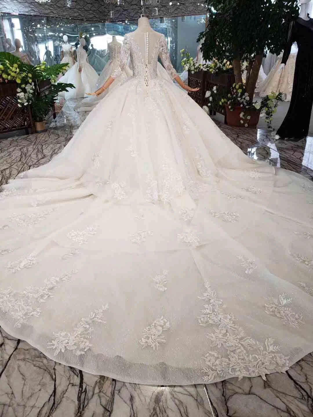 Elegant Half Sleeves Ball Gown Lace Layer Wedding Dress (ZD15353)