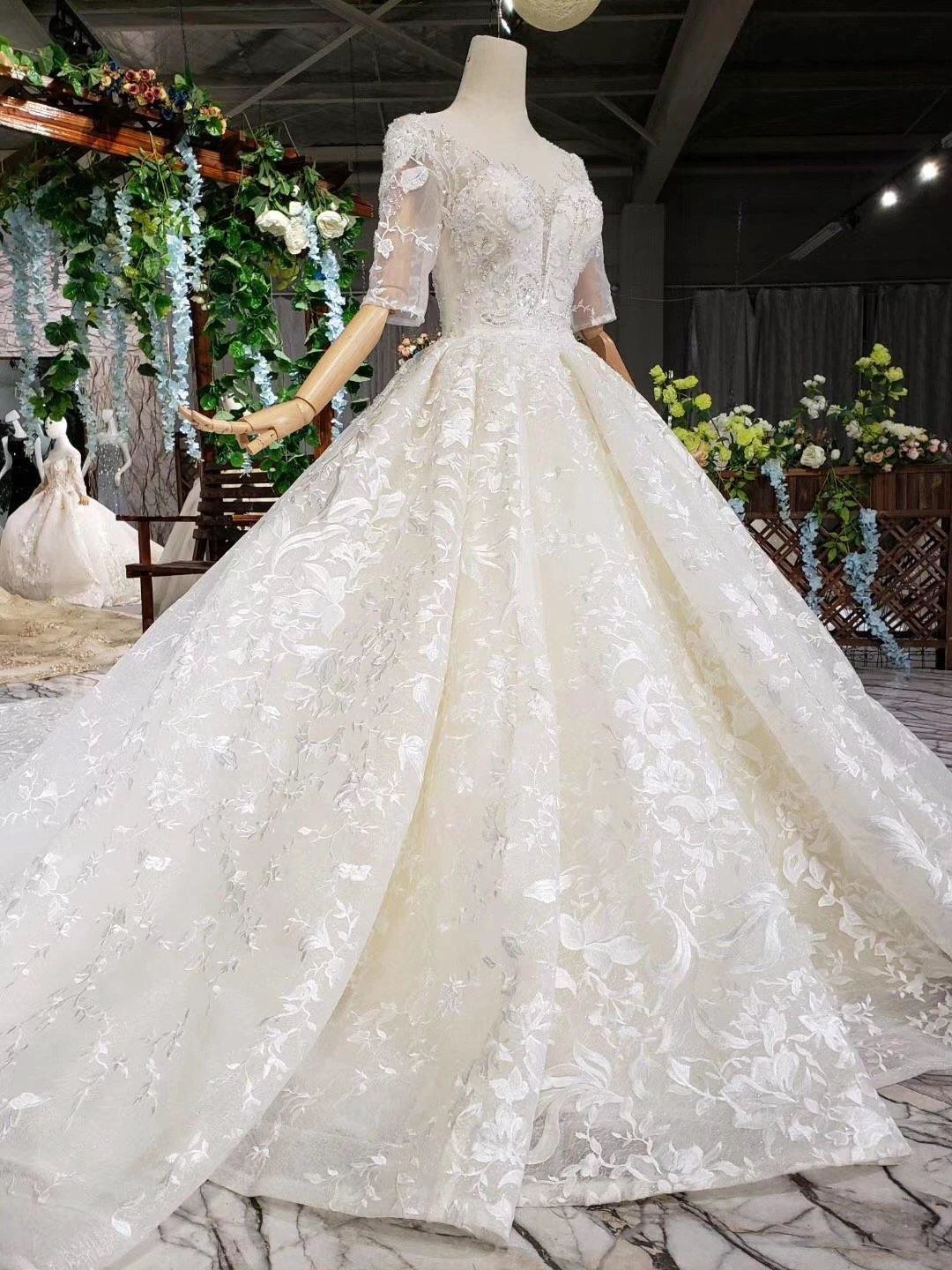 Elegant Half Sleeves Ball Gown Lace Sweetheart Wedding Dress (ZD15354)
