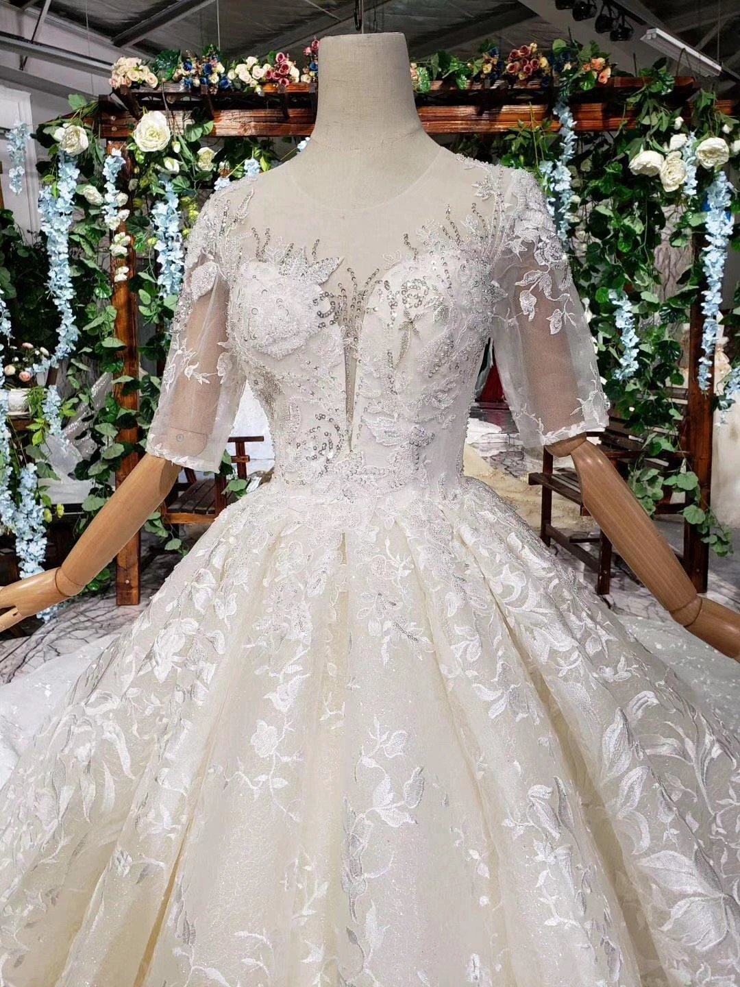 Elegant Half Sleeves Ball Gown Lace Sweetheart Wedding Dress (ZD15354)
