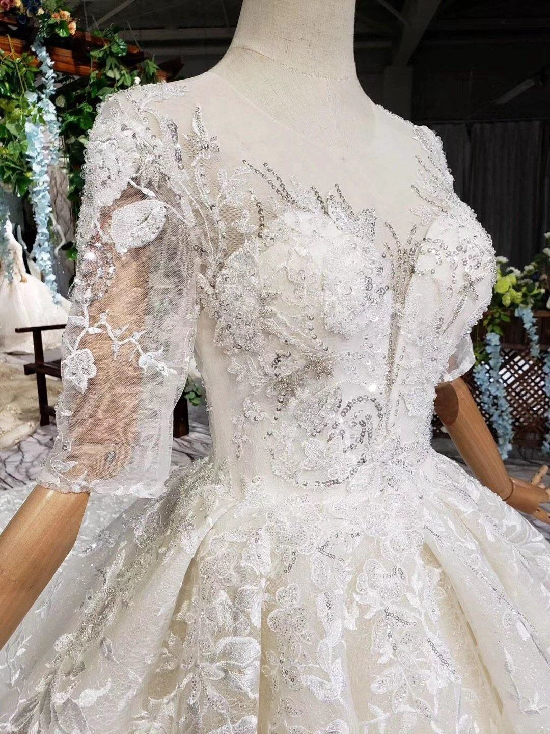 Elegant Half Sleeves Ball Gown Lace Sweetheart Wedding Dress (ZD15354)