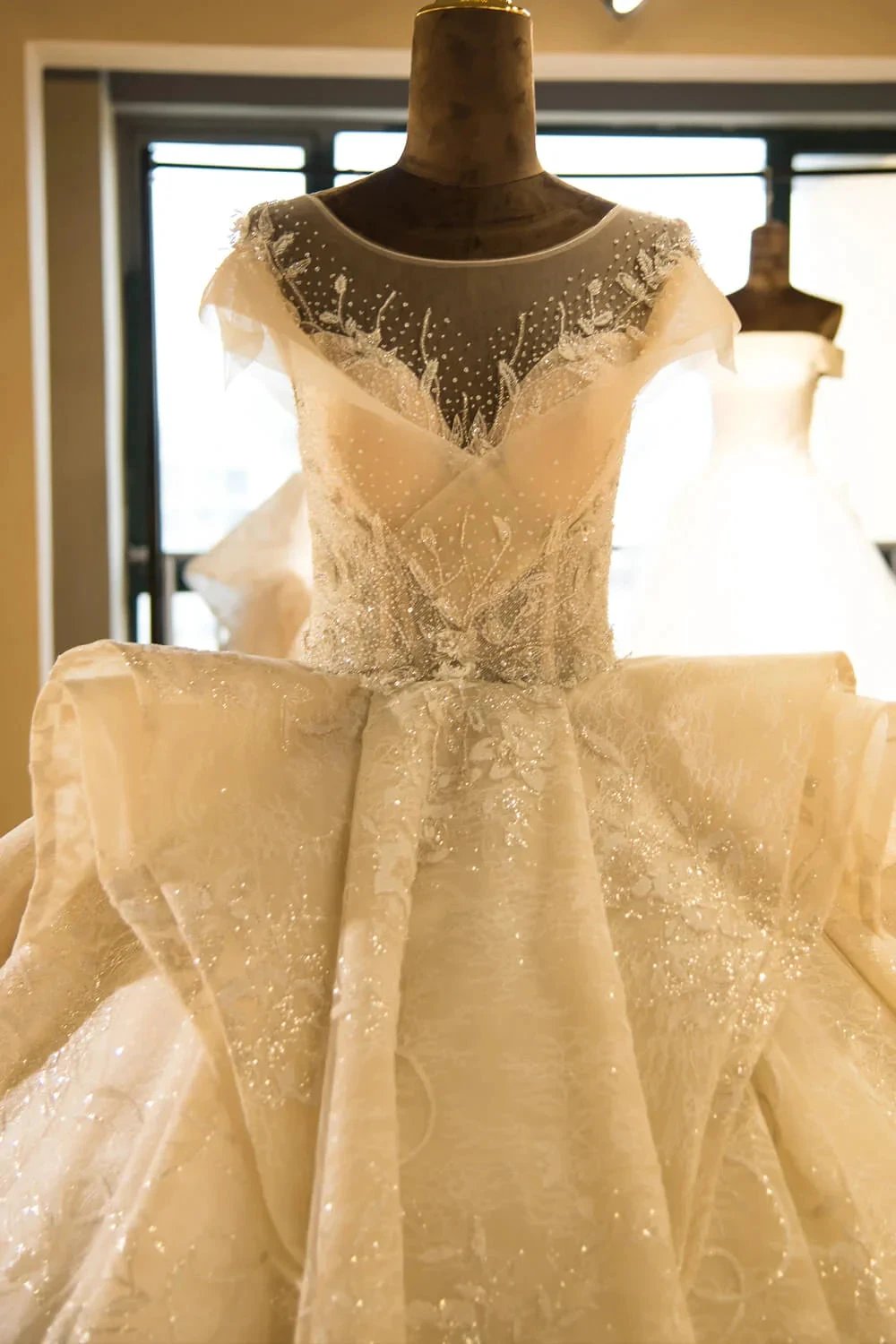 Elegant Illusion neck Cap Sleeve Appliques Tulle A-line Princess Wedding Dress (ZD13903)
