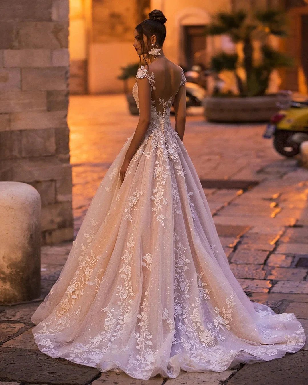 Elegant Long A-Line Bateau Appliques Lace Backless Sequins Wedding Dress (ZD15178)