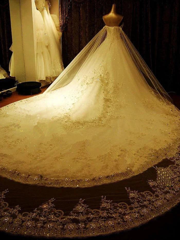 Elegant Long A Line Sweetheart Appliques Crystal Beading Wedding Dress (ZD15977)