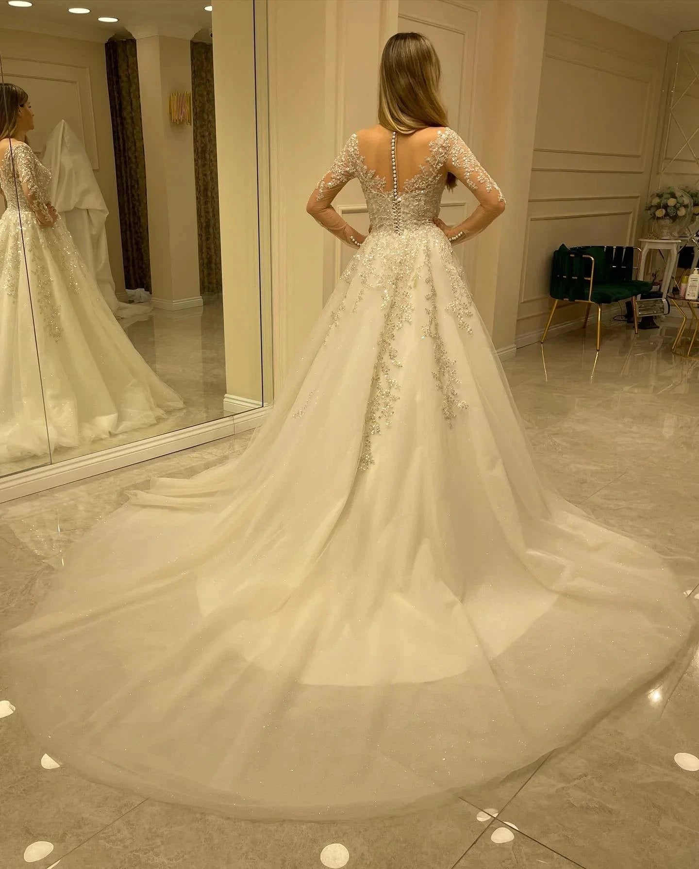 Elegant Long A-line Sweetheart Lace Appliques Wedding Dress with Sleeves (ZD14357)