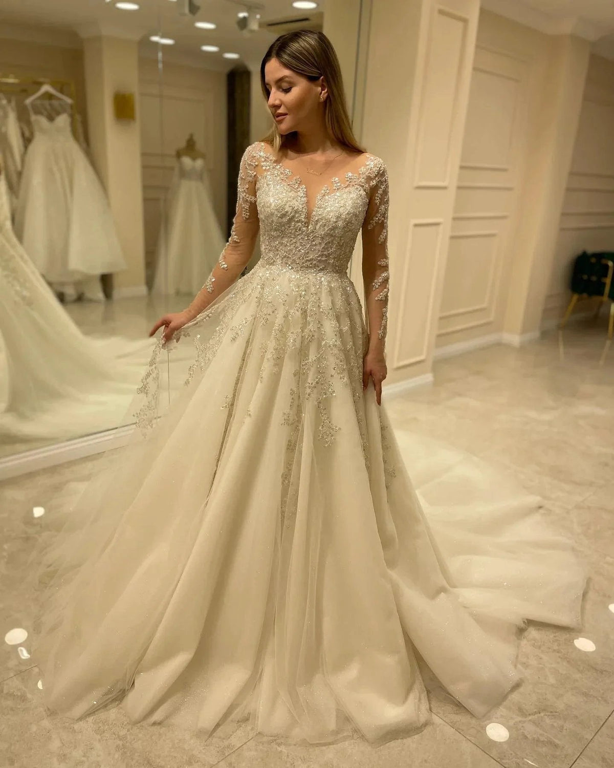 Elegant Long A-line Sweetheart Lace Appliques Wedding Dress with Sleeves (ZD14357)
