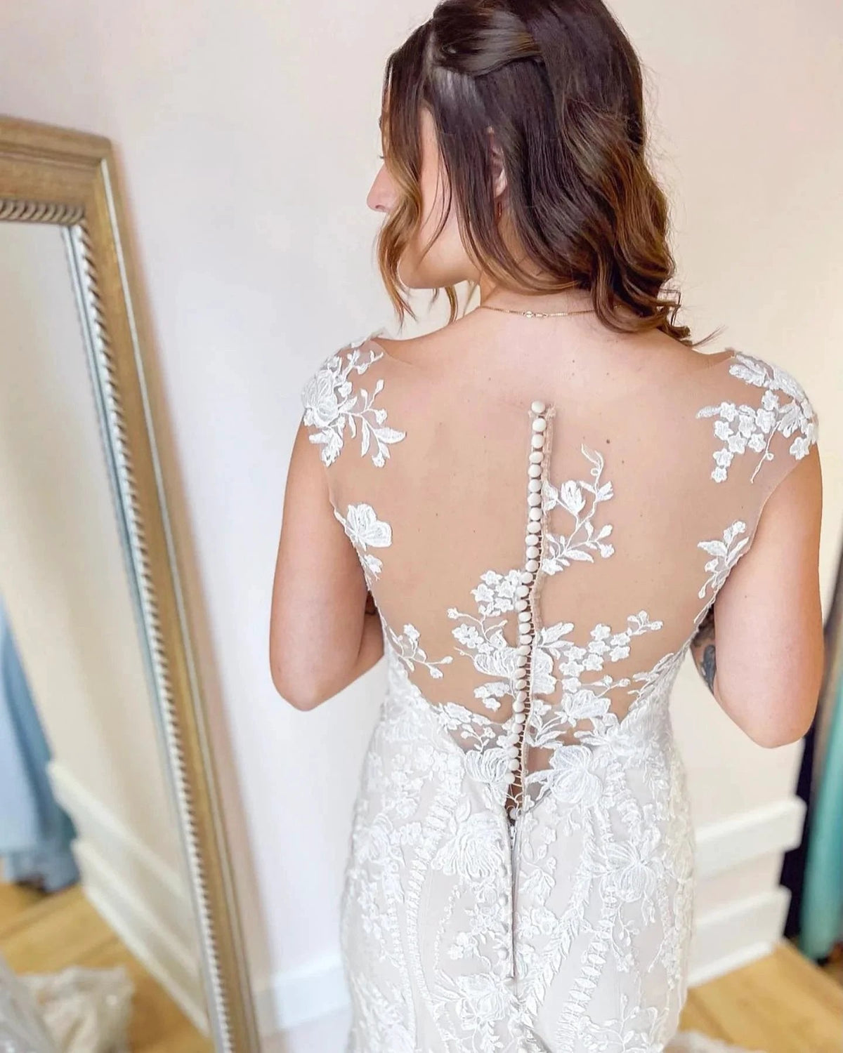 Elegant Long Mermaid Bateau Appliques Lace Backless Wedding Dress (ZD14288)