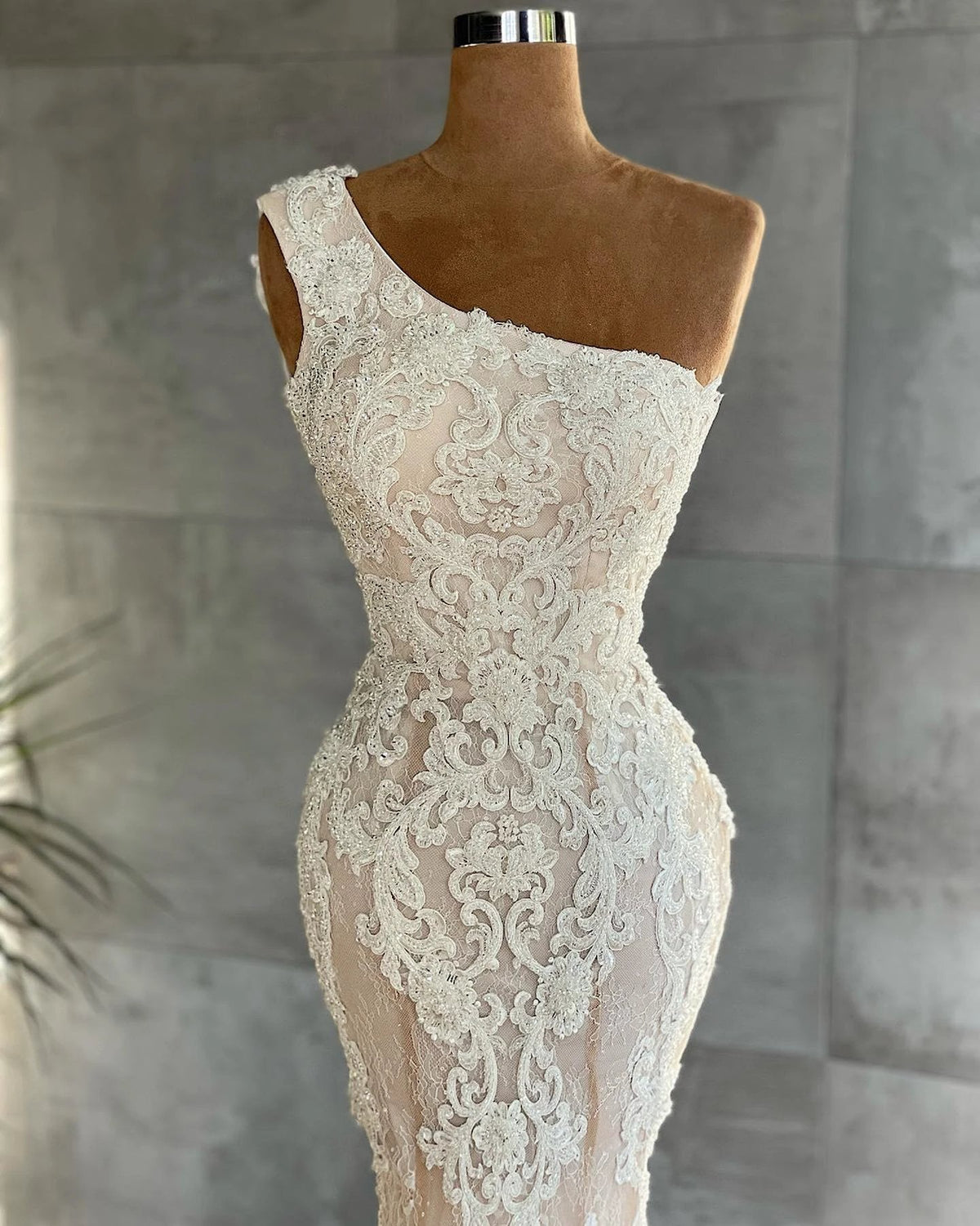 Elegant Long One Shoulder Appliques Lace Mermaid Wedding Dress (ZD14331)