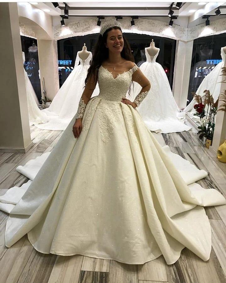 Elegant Long Princess Sweetheart Satin Wedding Dress with Sleeves (ZD15118)