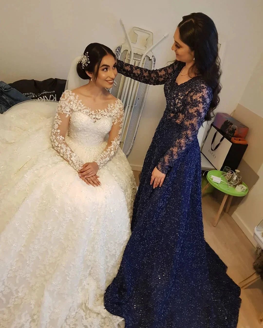Elegant Long Princess Tulle Lace Wedding Dresses with Sleeves (ZD15040)