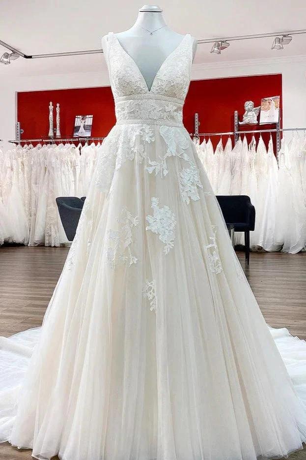 Elegant Long Princess V-neck Tulle Backless Wedding Dress with Lace (ZD15257)