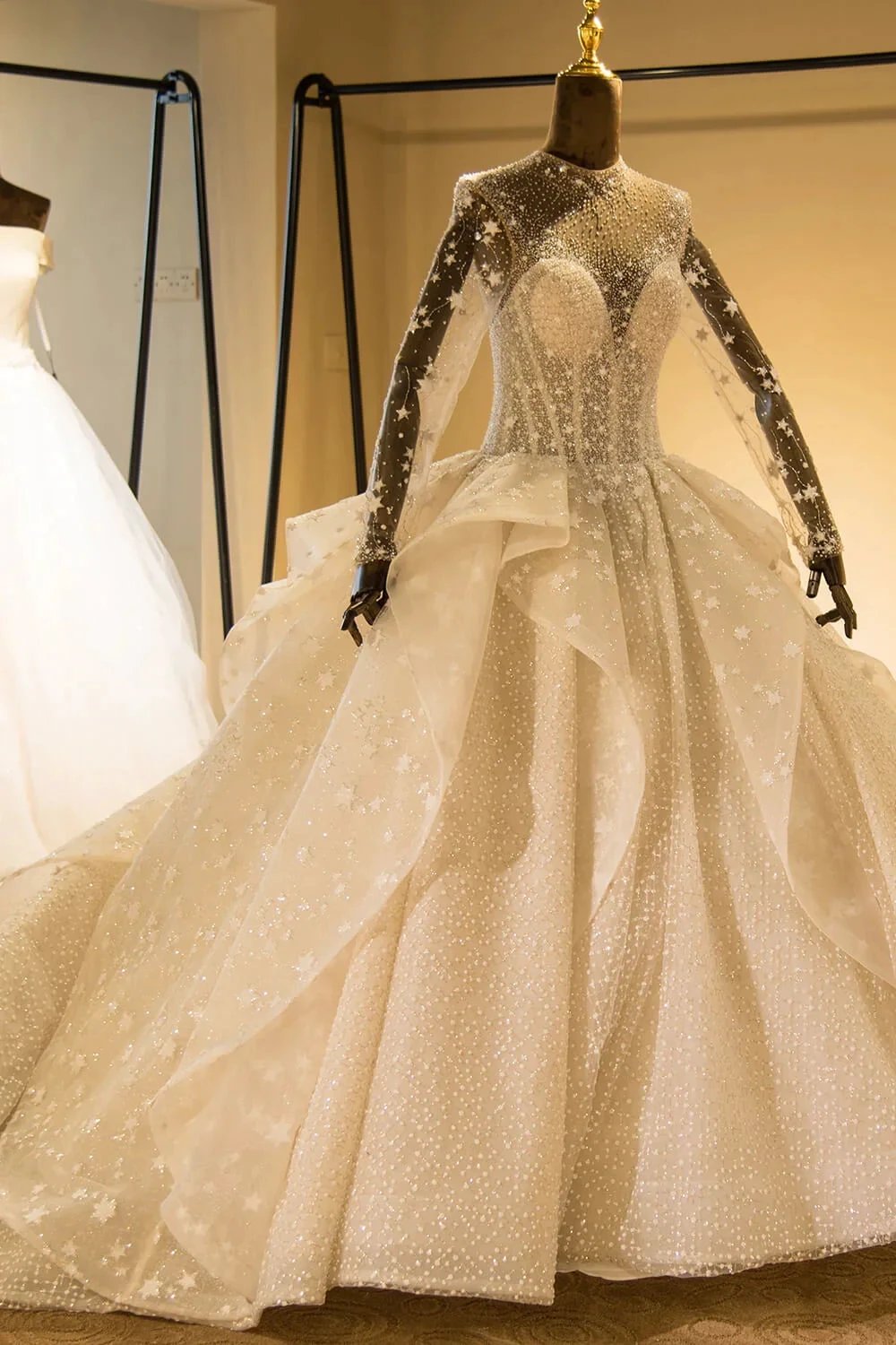 Elegant Long Sleeve Beading Lace-up Tulle Ball Gowns Sparkle Wedding Dress (ZD13902)