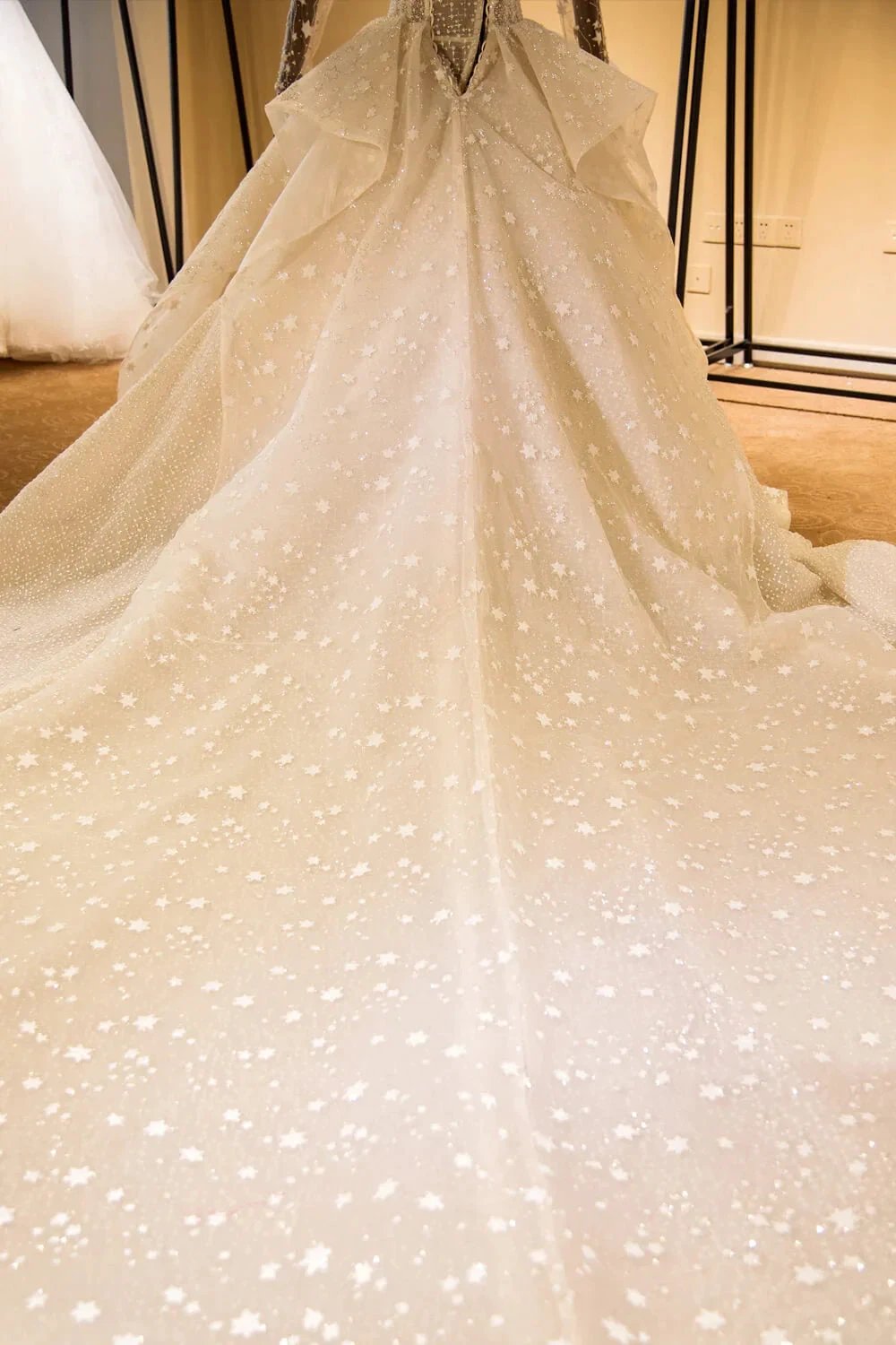 Elegant Long Sleeve Beading Lace-up Tulle Ball Gowns Sparkle Wedding Dress (ZD13902)