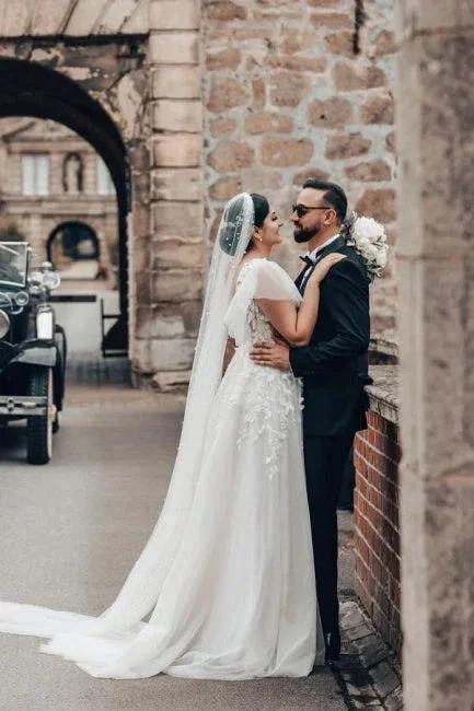 Elegant Long White A-line Square Neck Tulle Lace Wedding Dress with Short Sleeves (ZD16628)
