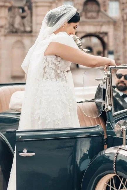 Elegant Long White A-line Square Neck Tulle Lace Wedding Dress with Short Sleeves (ZD16628)