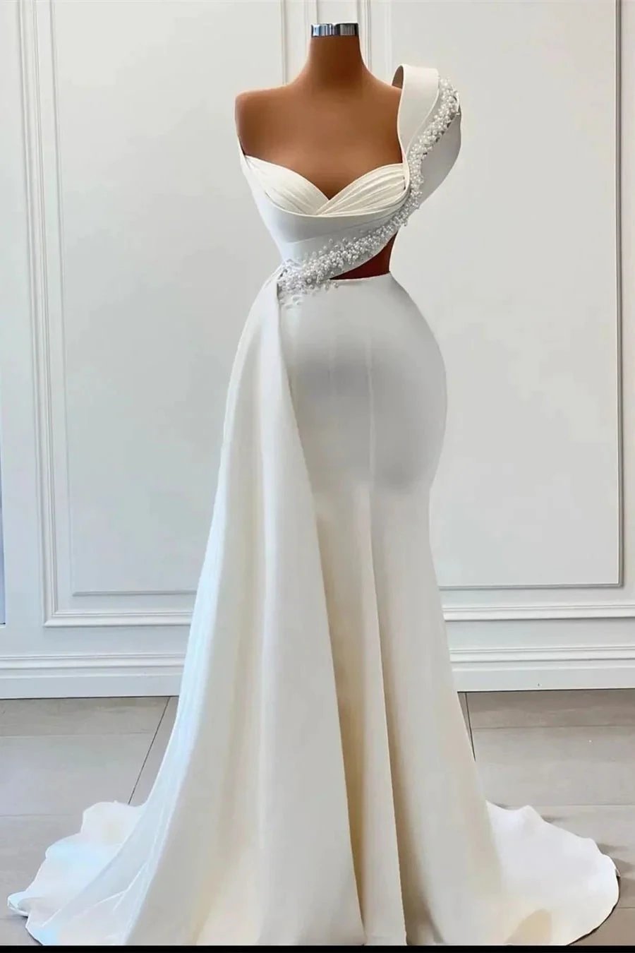 Elegant One-Shoulder Sweetheart Sleeveless A-line Wedding Dresses With Beads (ZD16457)