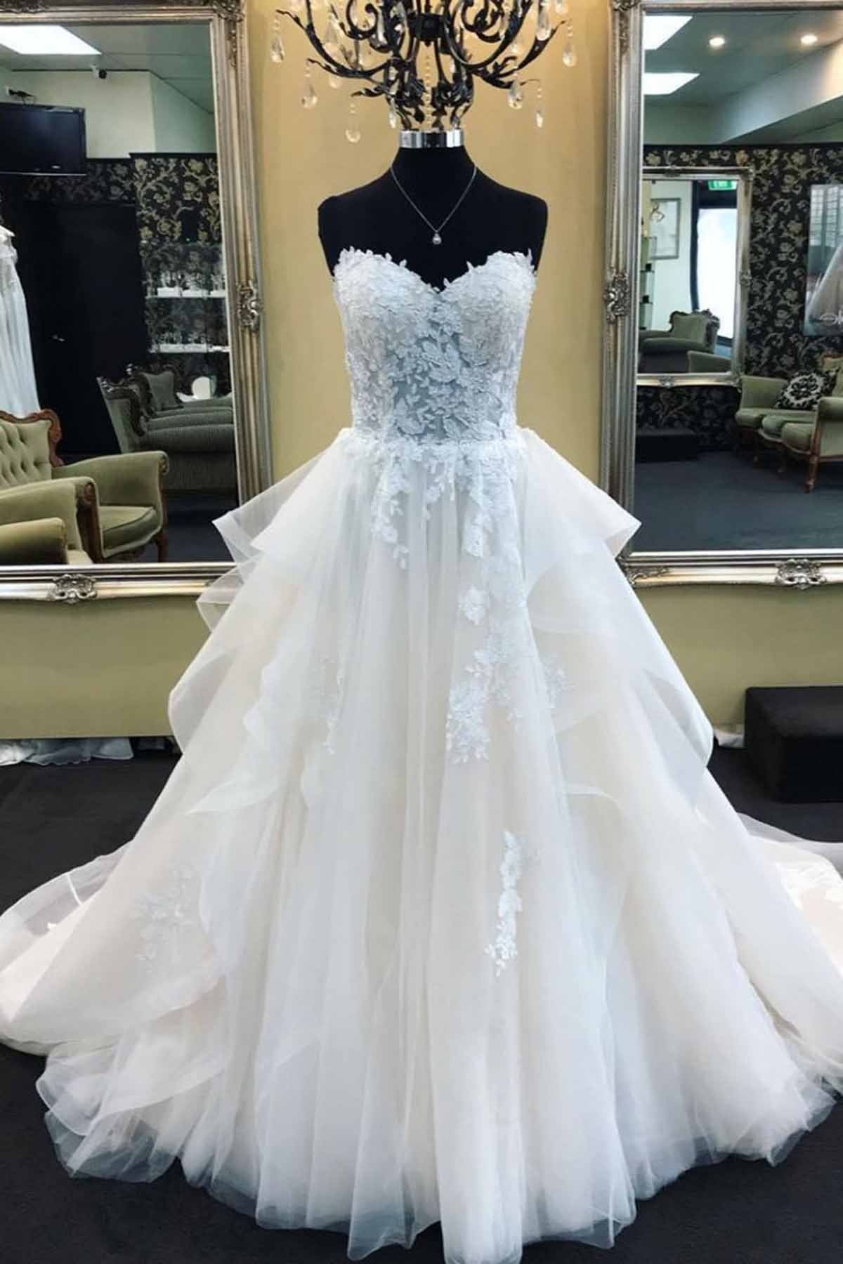 Elegant Sweetheart Long Wedding Dress With Lace Appliques (ZD17427)