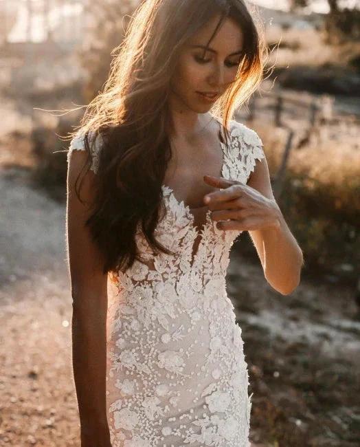 Elegant V-neck Sleeveless Mermaid Wedding Dresses with Lace (ZD16404)