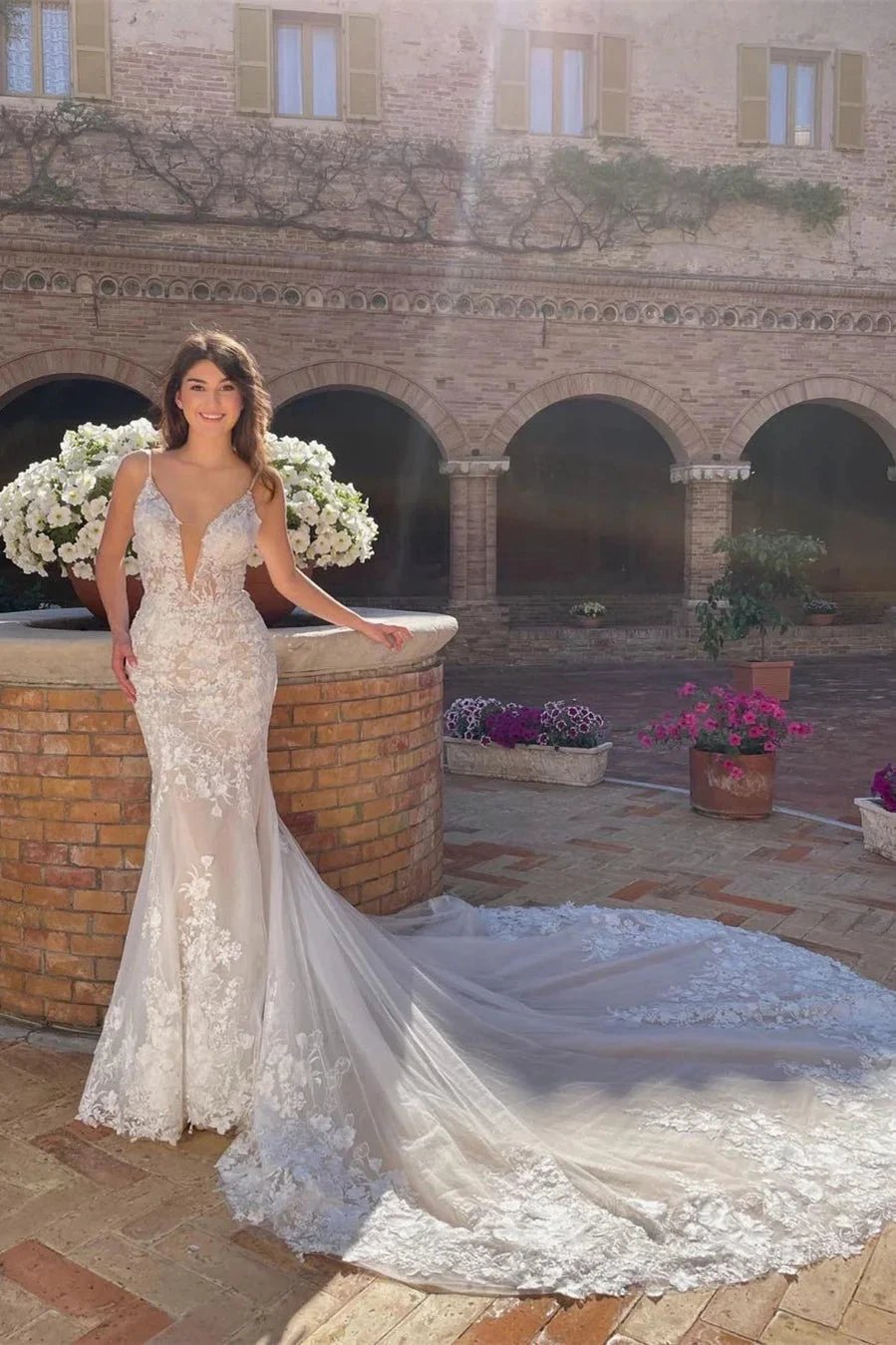 Elegant V-neck Spaghetti Straps Sleeveless Mermaid Wedding Dress With Lace (ZD14640)