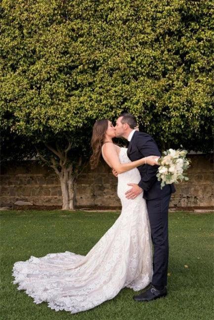 Elegant White V-neck Backless Mermaid Wedding Dresses With Lace (ZD14636)