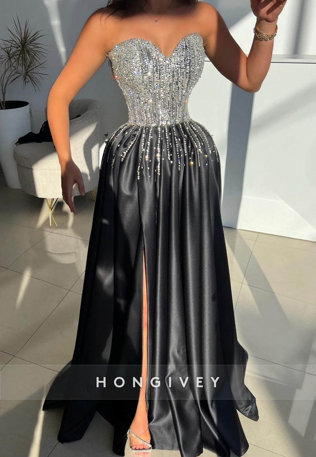 A-line Black Sleeveless Satin Sweetheart Appliqued Crystal Strapless Evening Gowns