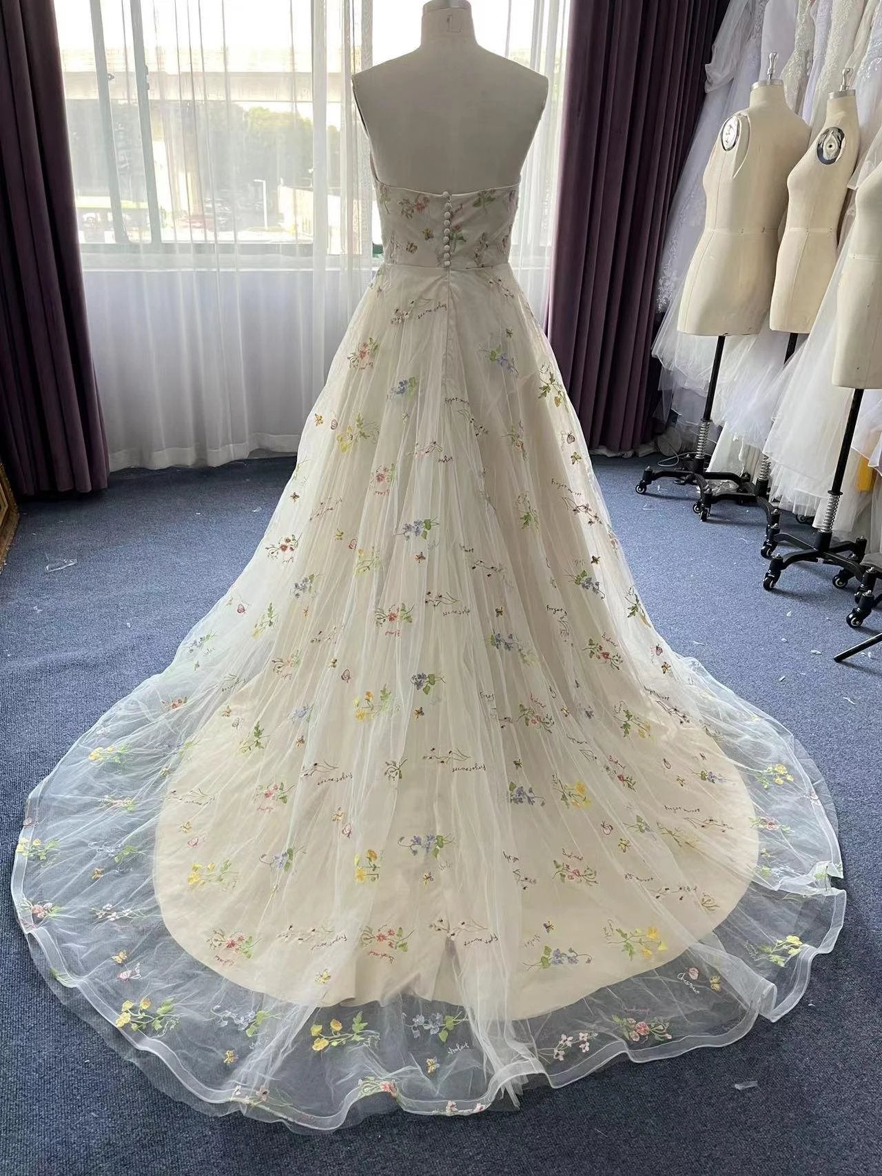 Exquisite A-line Flower Strapless Tulle Prom Dress (ZD14935)