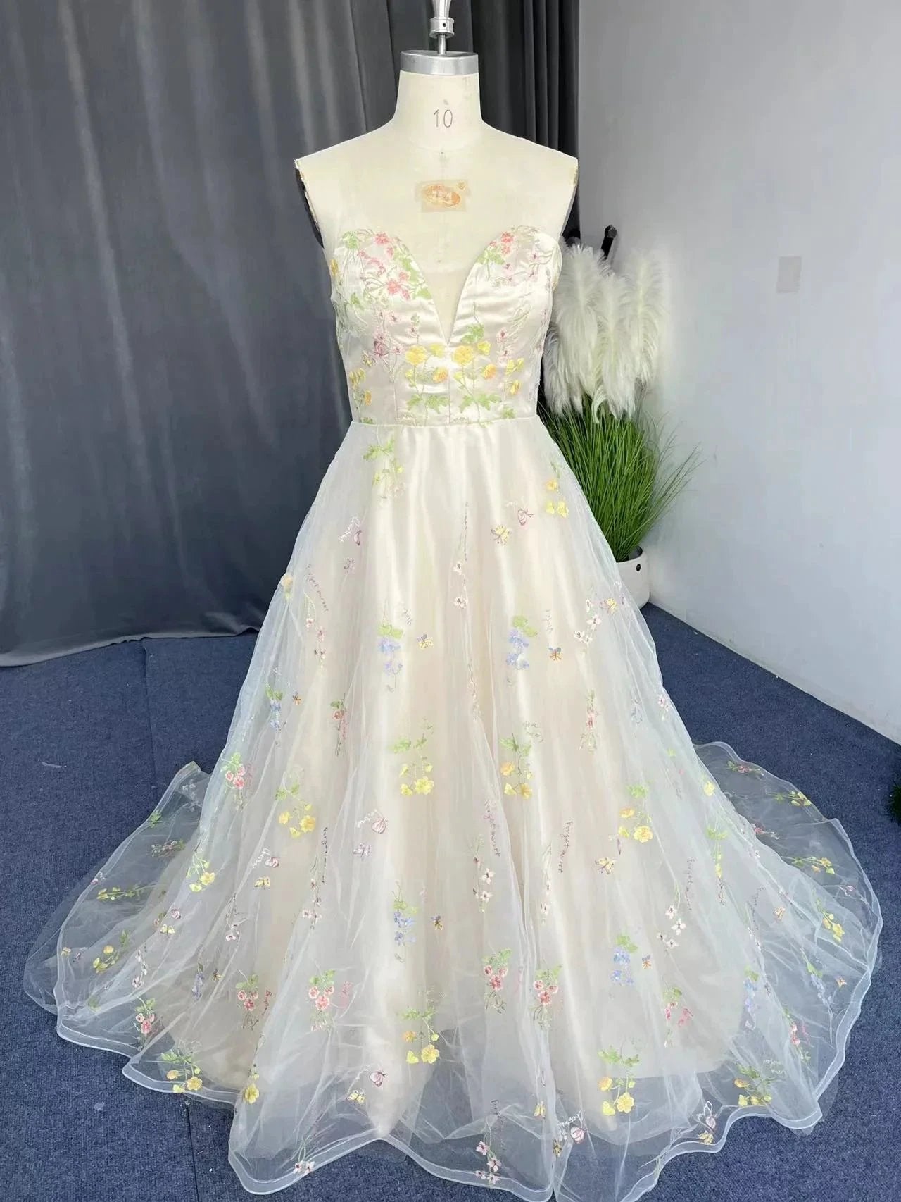 Exquisite A-line Flower Strapless Tulle Prom Dress (ZD14935)