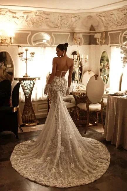 Exquisite Long Ivory Mermaid V-neck Strapless Tulle Lace Wedding Dress (ZD16640)