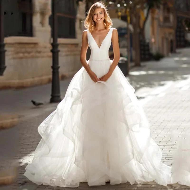 Sexy V-Neck Backless A-line Wedding Dress Romantic Organza Sleeveless Trouwjurk Simple Spaghetti Straps Bride Party (ZD13429)