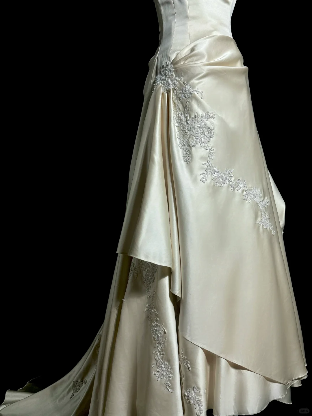 Strapless A Line Applique Wedding Dress Elegant Bridal Dress J8039