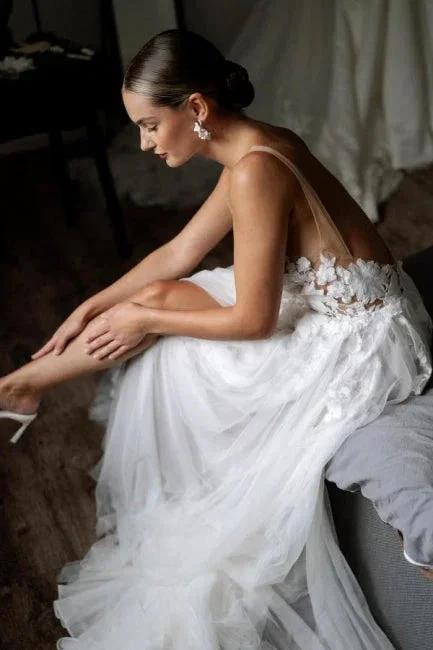 Fabulous A-Line Lace V-neck Sleeveless White Wedding Dress With Appliques (ZD15506)