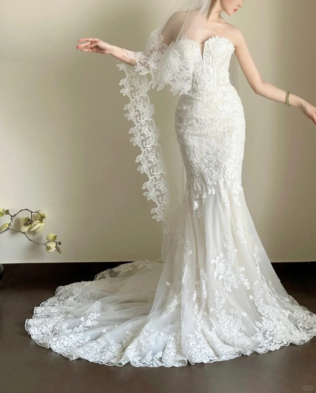 Luxury Women's Elegant Wedding Dresses Lace Side Split Sexy Princess Bridal Gown - View 4 | FashionDia