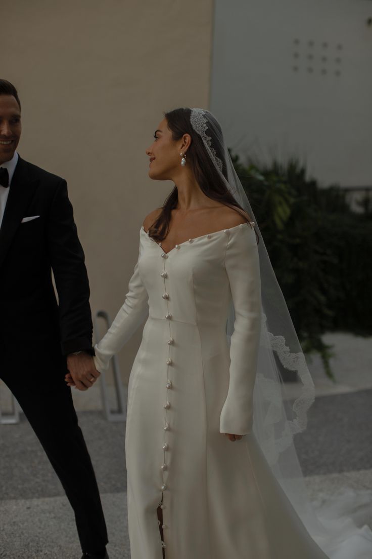 Elegant Off White Unique Wedding Dress Long Bridal Gown fg7557