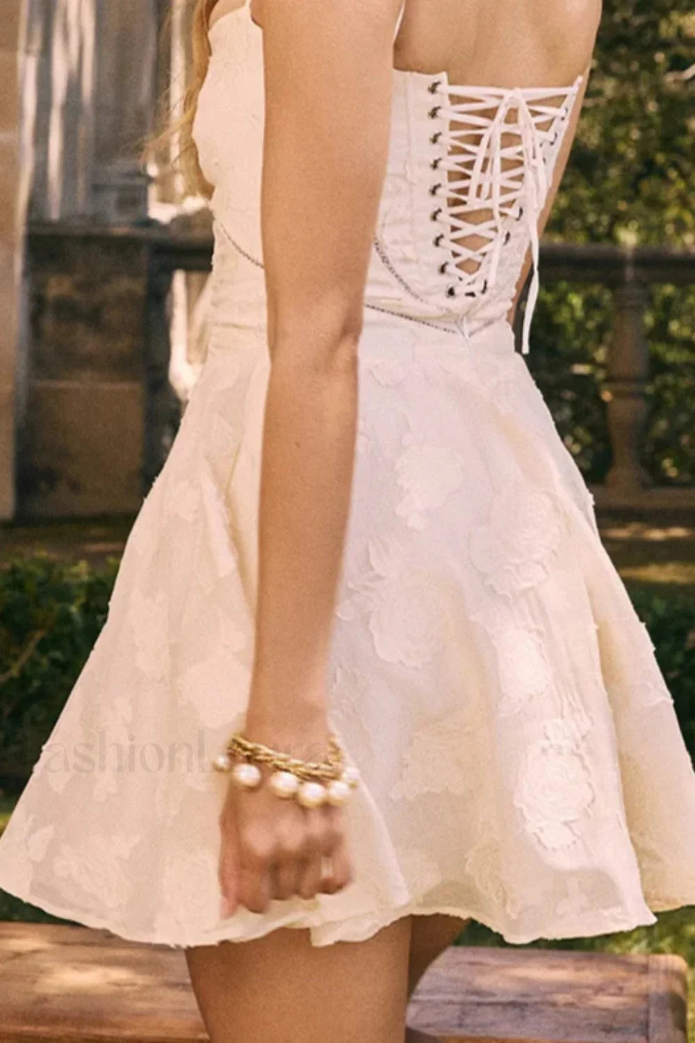 Floral Printed Backless Dress with Relaxed Fit and Streetwear Style