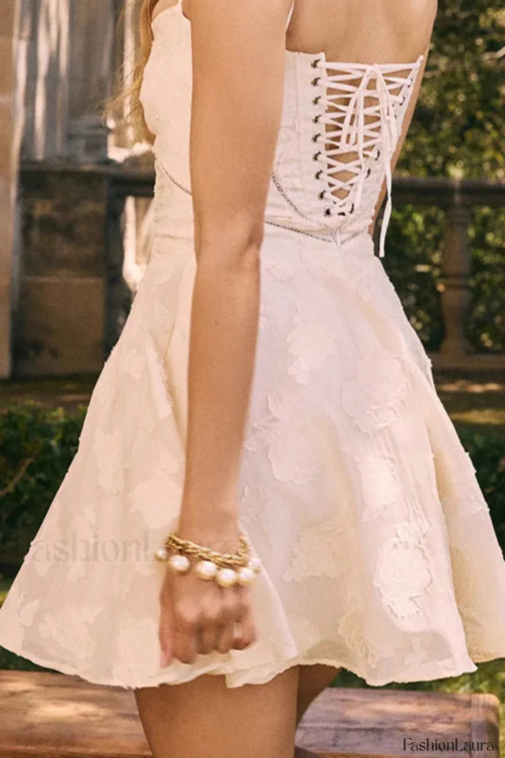 Floral Printed Backless Dress with Relaxed Fit and Streetwear Style
