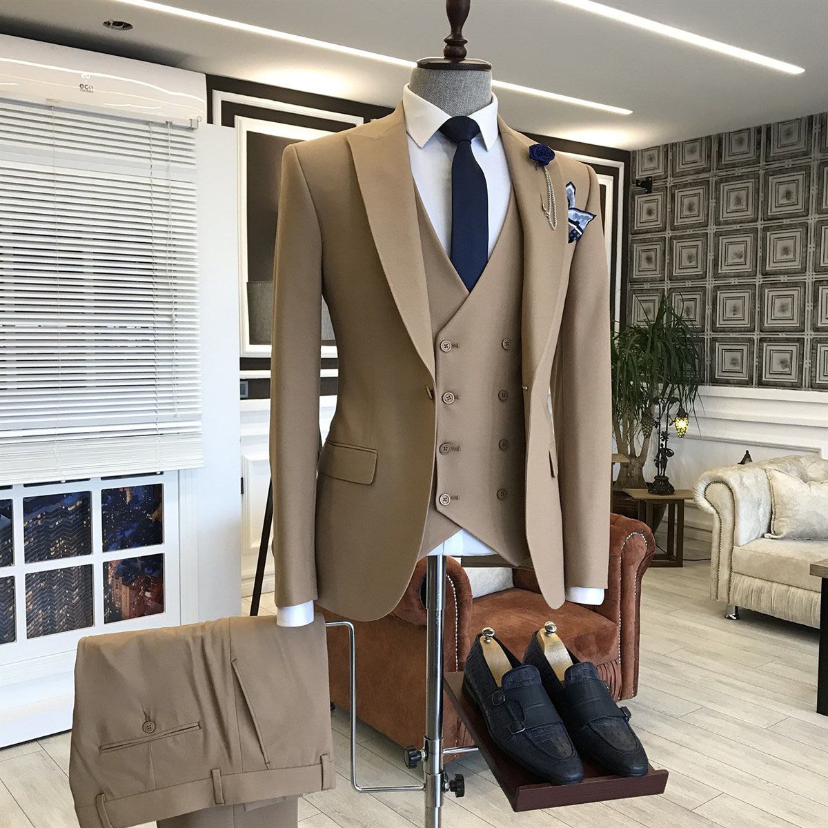 Formal 3-pieces Solid Brown Peaked Lapel Men Business Suits