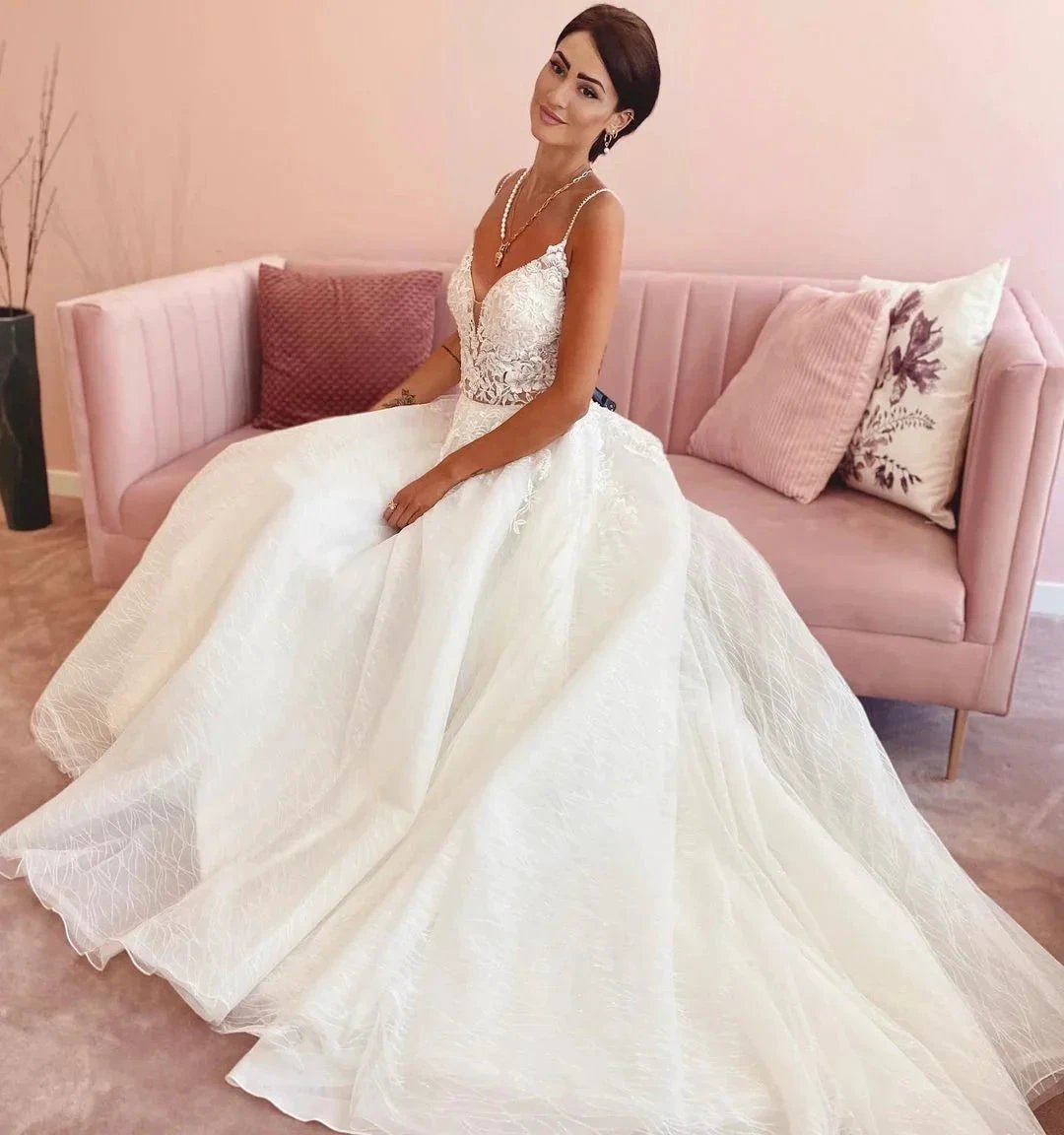 Glamorous Long A-Line V-neck Appliques Lace Tulle Wedding Dress (ZD14317)