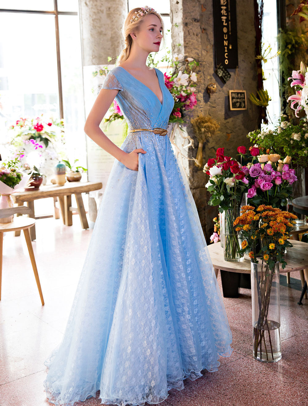 Glamorous Long Evening Dresses Luxury V-Neck Rhinestones Beading Cap Sleeve Pleated Lace Tulle Baby Blue Formal Evening Dresses