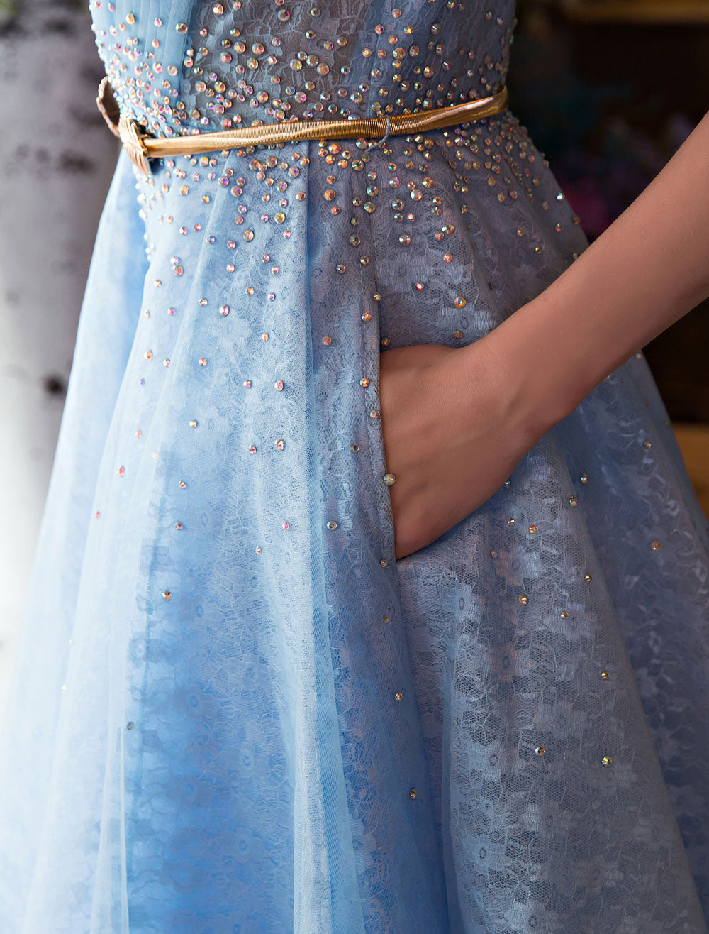 Glamorous Long Evening Dresses Luxury V-Neck Rhinestones Beading Cap Sleeve Pleated Lace Tulle Baby Blue Formal Evening Dresses