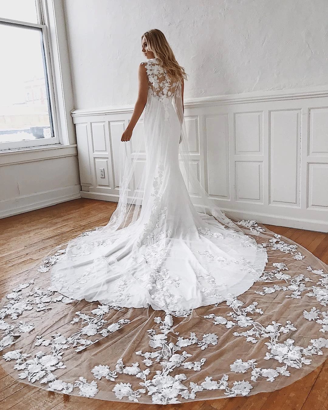 Glamorous Long Mermaid Lace Appliques Wedding Dresses (ZD14338)