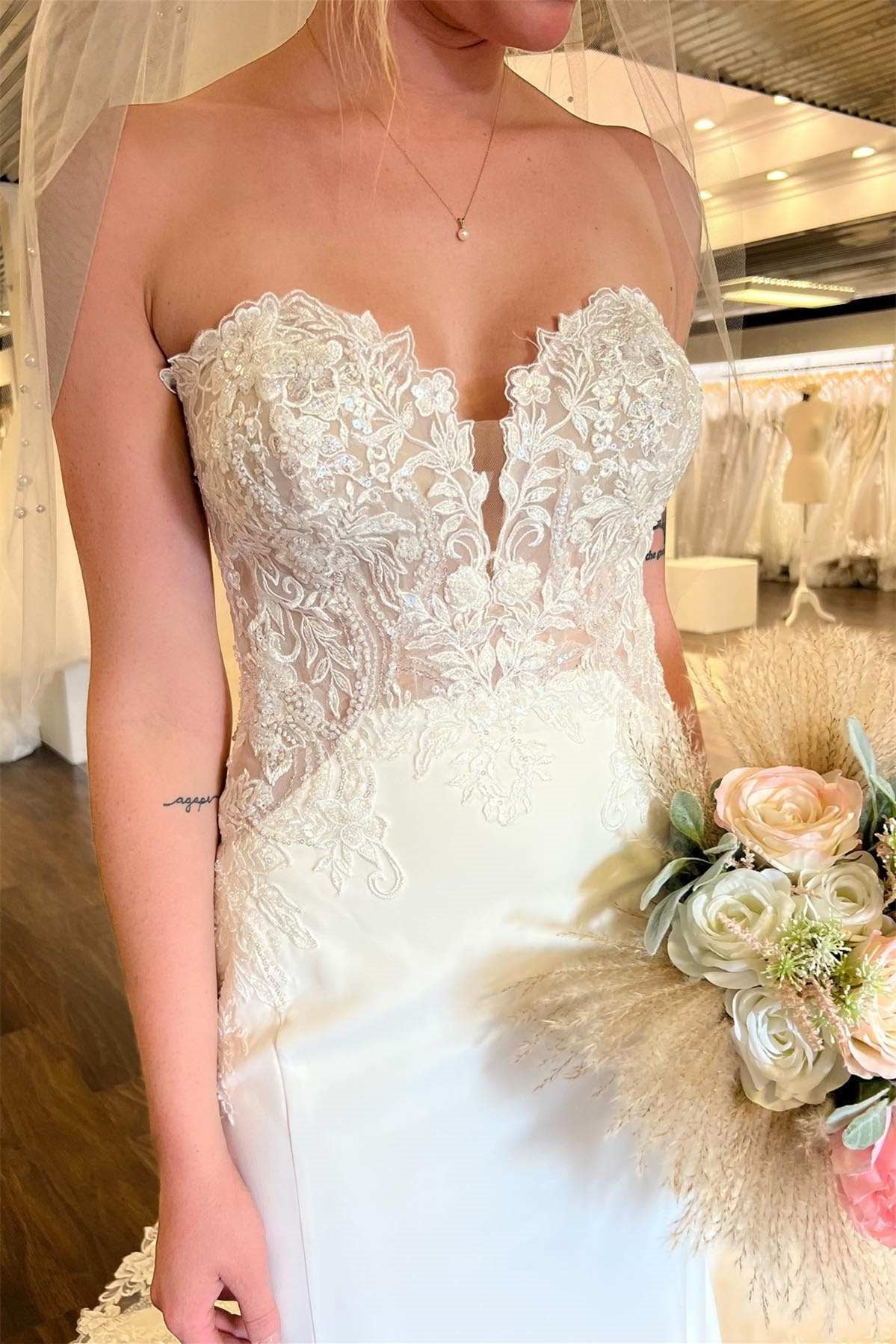 Glamorous Sweetheart Strapless Satin Mermaid Wedding Dresses Sleeveless Open Back With Appliques Lace