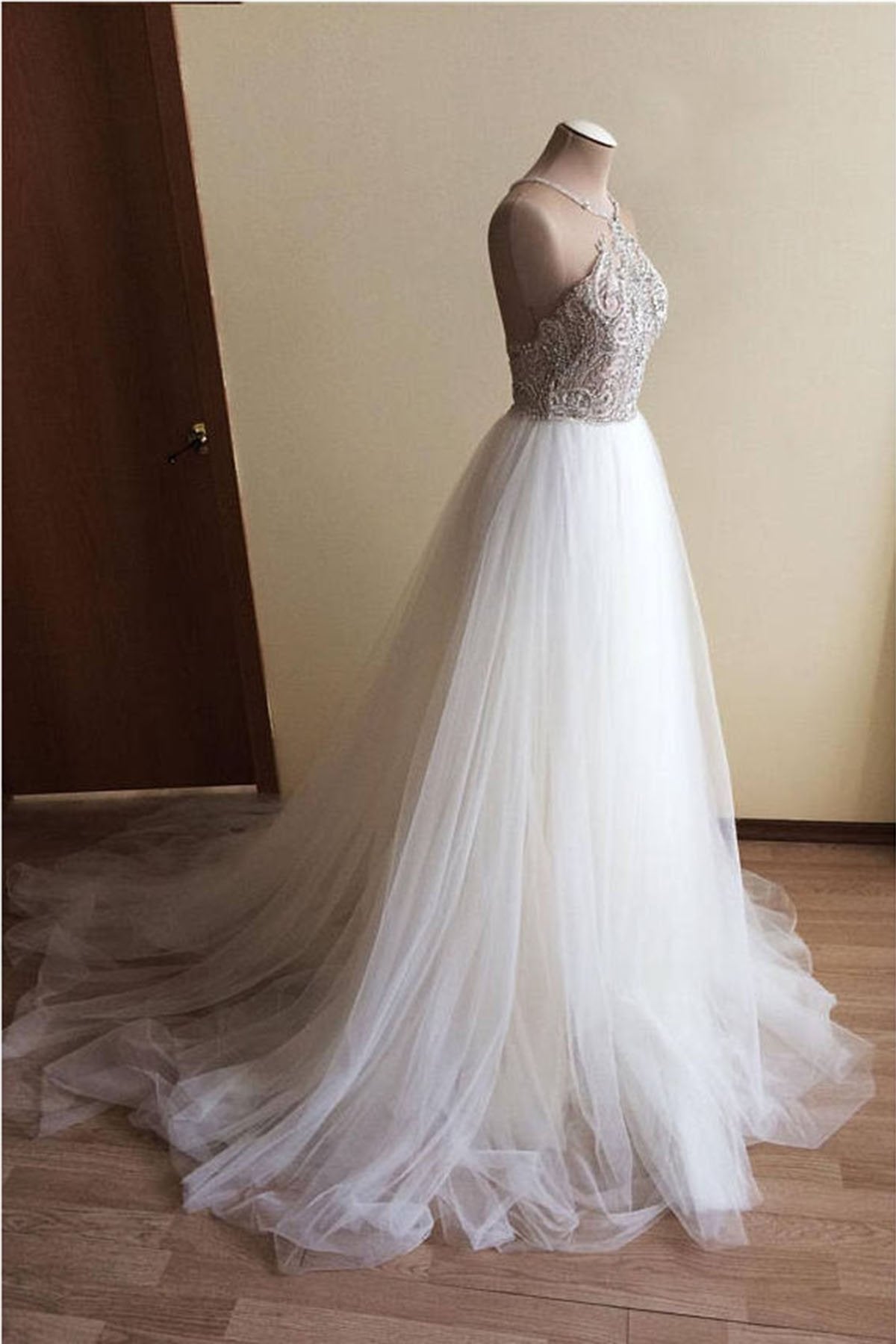 Glamorous White Tulle Crystal Beaded Wedding Dress Halter Seeveless Bridal Gowns On Sale (ZD17441)