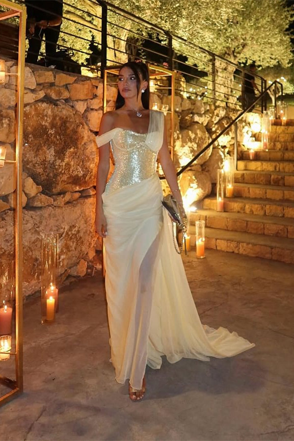 Gorgeous Daffodil Asymmetrical Sequins One-Shoulder Prom Dresses With High Slit Ruffle