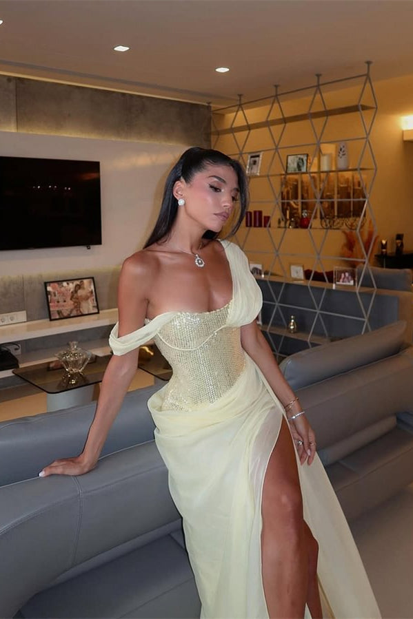Gorgeous Daffodil Asymmetrical Sequins One-Shoulder Prom Dresses With High Slit Ruffle