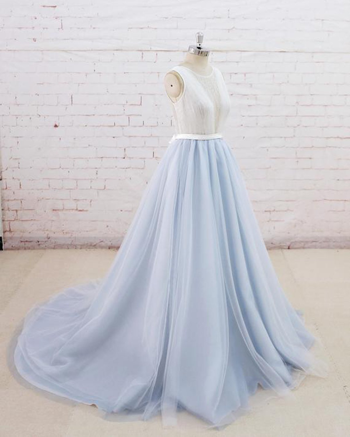 Gorgeous Light Blue Tulle Lace Wedding Dress Sheer Back Summer Bridal Gowns On Sale (ZD17434)