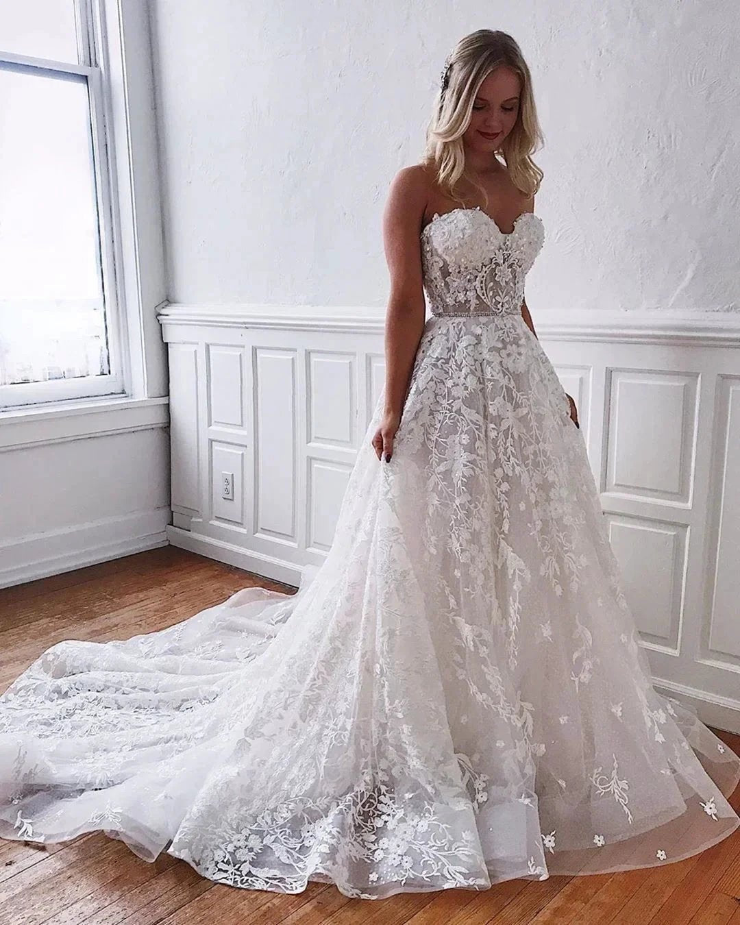 Gorgeous Long A-line Sweetheart Lace Wedding Dress (ZD15150)